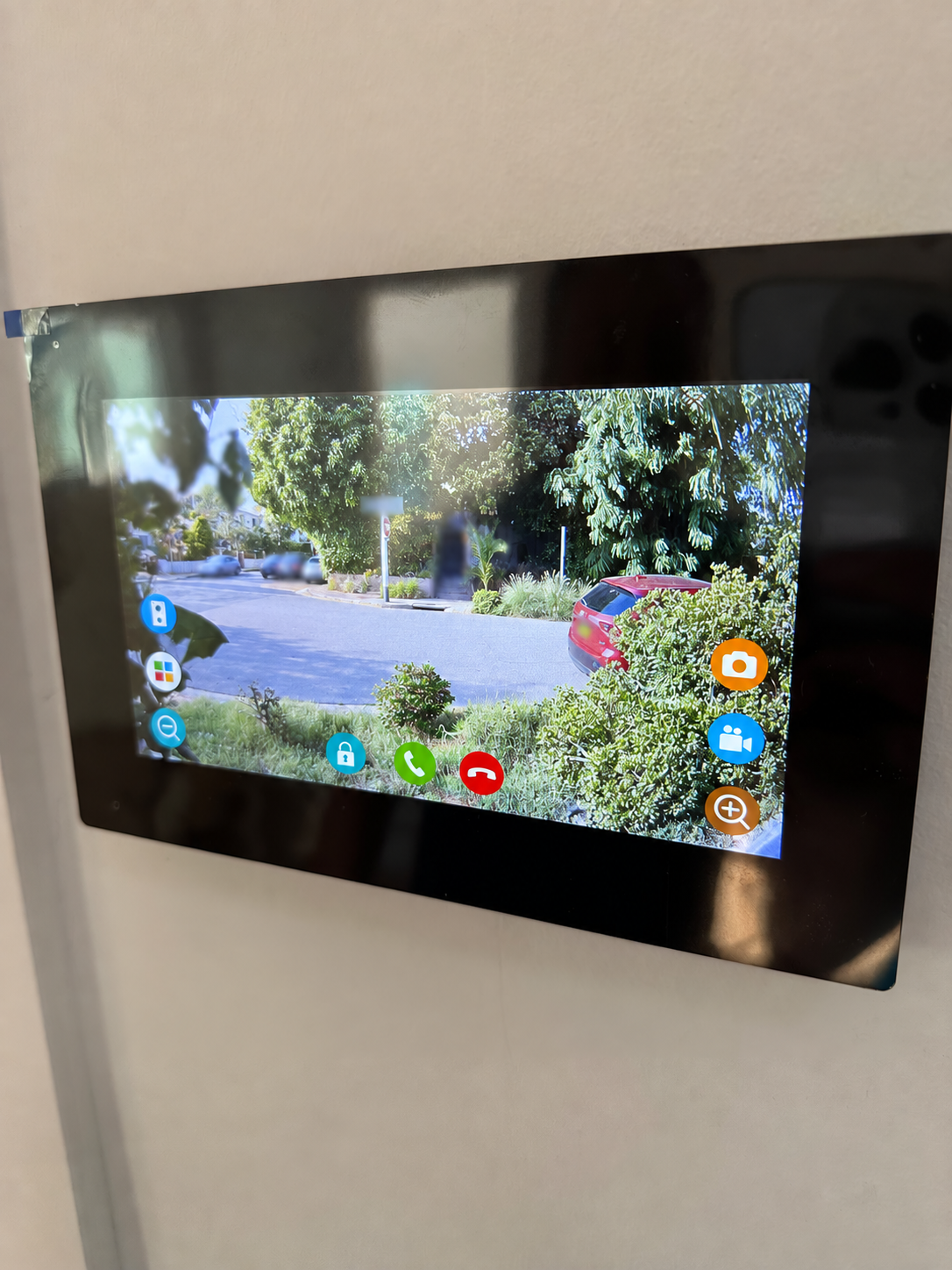 Wall-mounted video intercom monitor